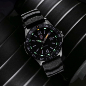 XS.3121-Luminox-watch